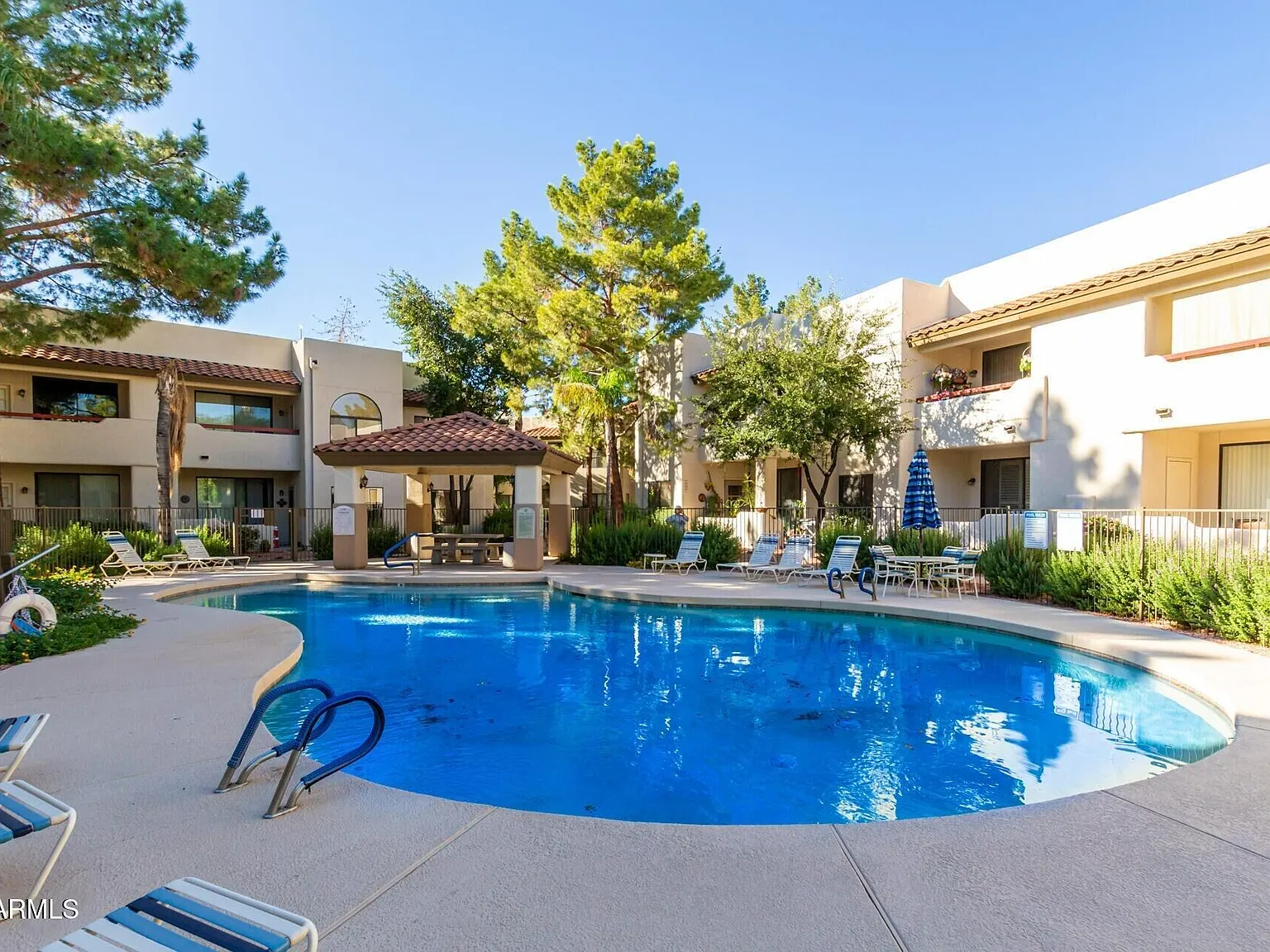 3 bed, 2.0 bath, 1220 sqft, $2,000 — Photo 3