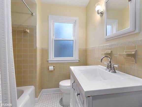 5th image of 1652 Spruce Ave
