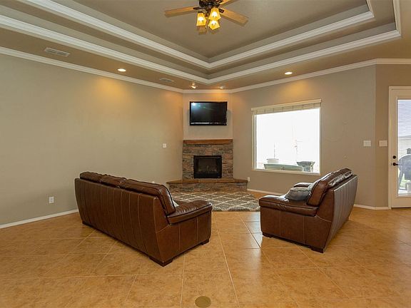 4th image of 1214 Leslie Ln