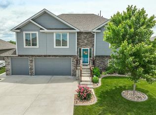 1112 NW Sycamore Dr, Grain Valley, MO 64029