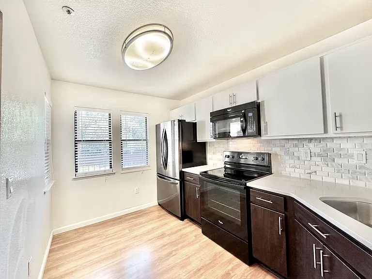 1123 S Villa Way — Photo 5