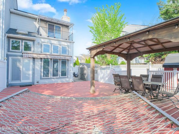 22 Villa Nova St, Staten Island, NY 10314