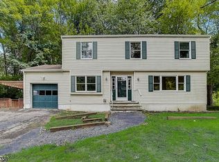 2 Apollo Dr, Highland Lakes, NJ 07422