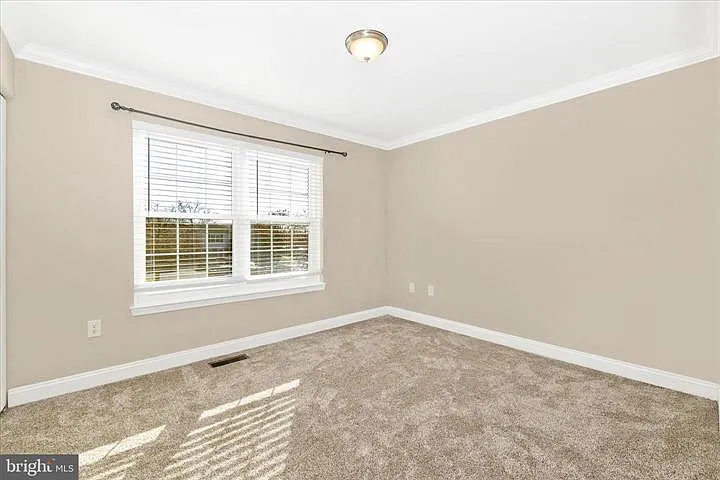 557 Lancaster Pl — Photo 18