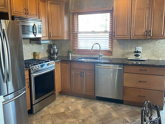 2nd image of 466 Winchester Ave