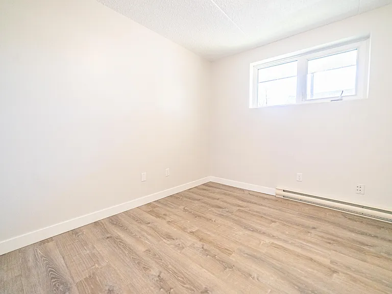 306 Balsam St — Photo 11