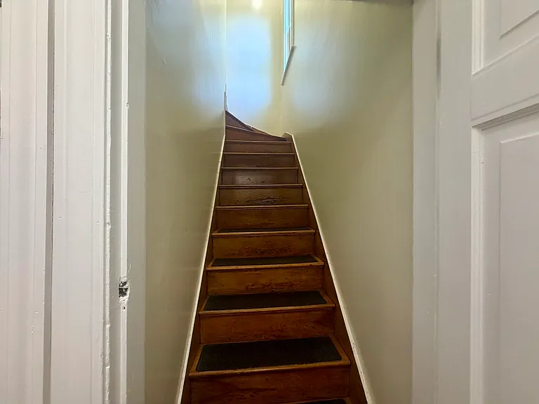 19 Banks St #1A — Photo 13