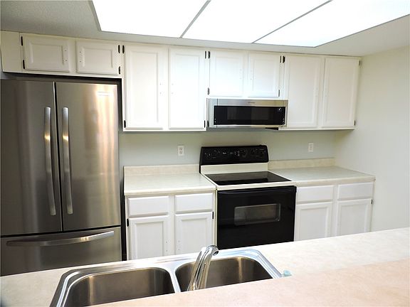 3rd image of 3148 Woodland Trce