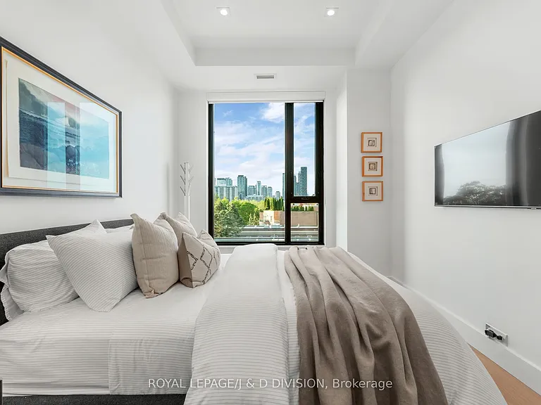 1 Strathgowan Ave #710 — Photo 13