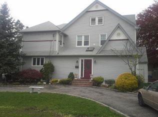 3070 Ellen Terry Dr, Oceanside, NY 11572