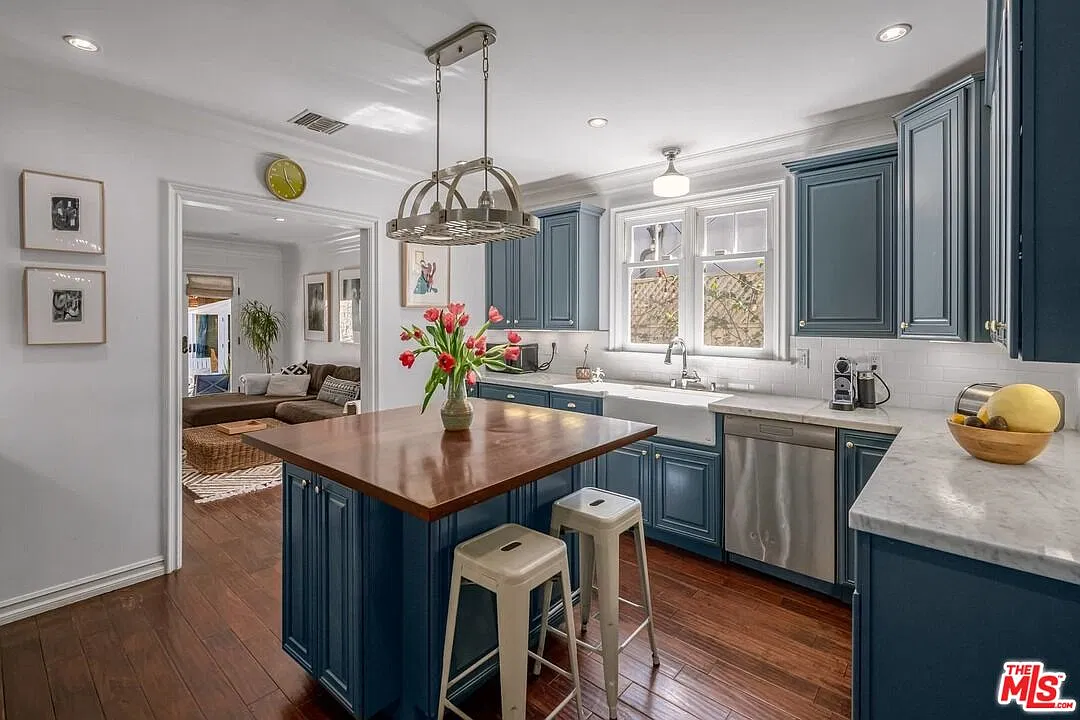 3 bed, 4.0 bath, 2255 sqft, $9,495 — Photo 1