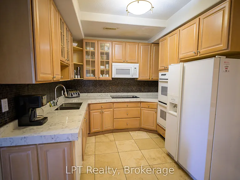 317 Queen St #302 — Photo 12