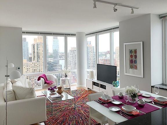3rd image of 160 W 62nd St APT 14G