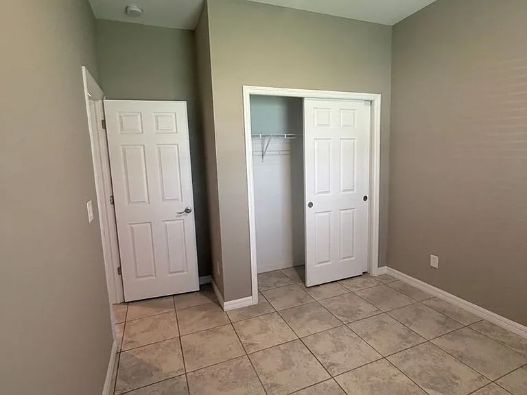 1039 San Cristobal Ave — Photo 5