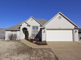 17 Oxford Dr, Jackson, TN 38305