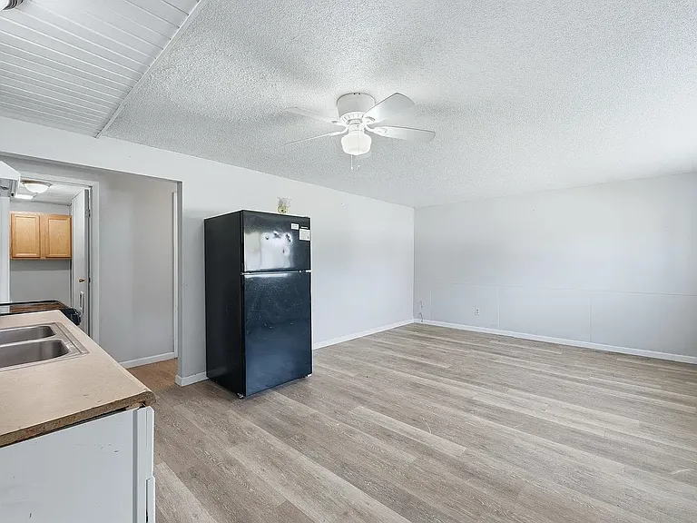 501 N Broadway St #D — Photo 3