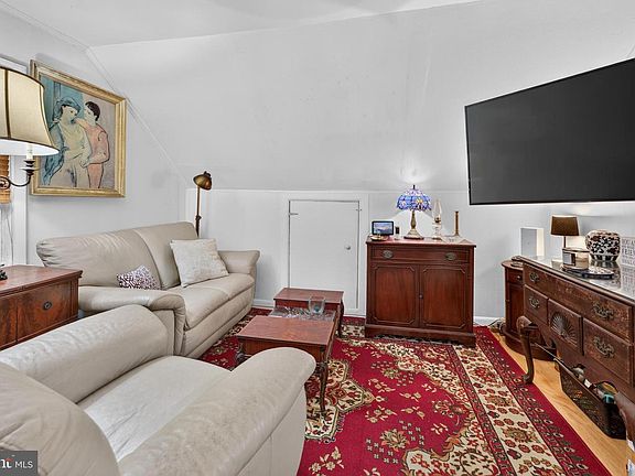 5th image of 29 N Clinton Ave