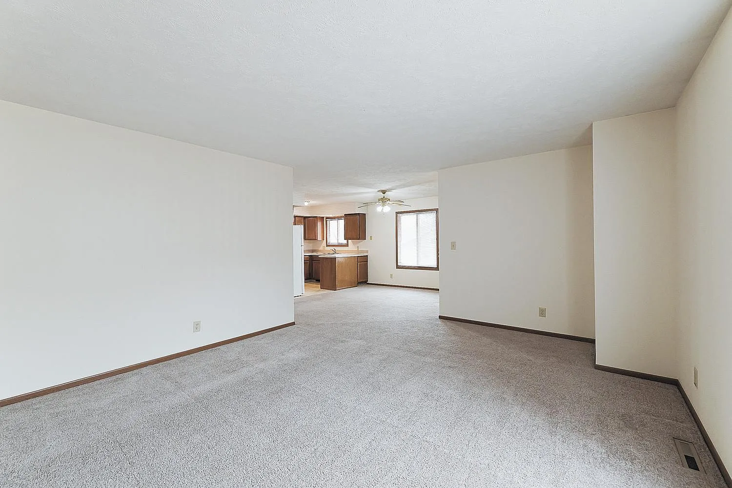 3 bed, 1792 sqft, $1,879 — Photo 3