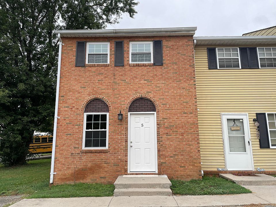 1st image of 1902 Yeager Ave NE APT 5