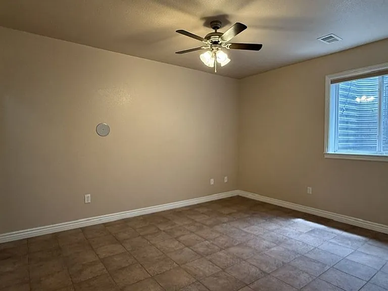 400 Sterling Dr — Photo 29