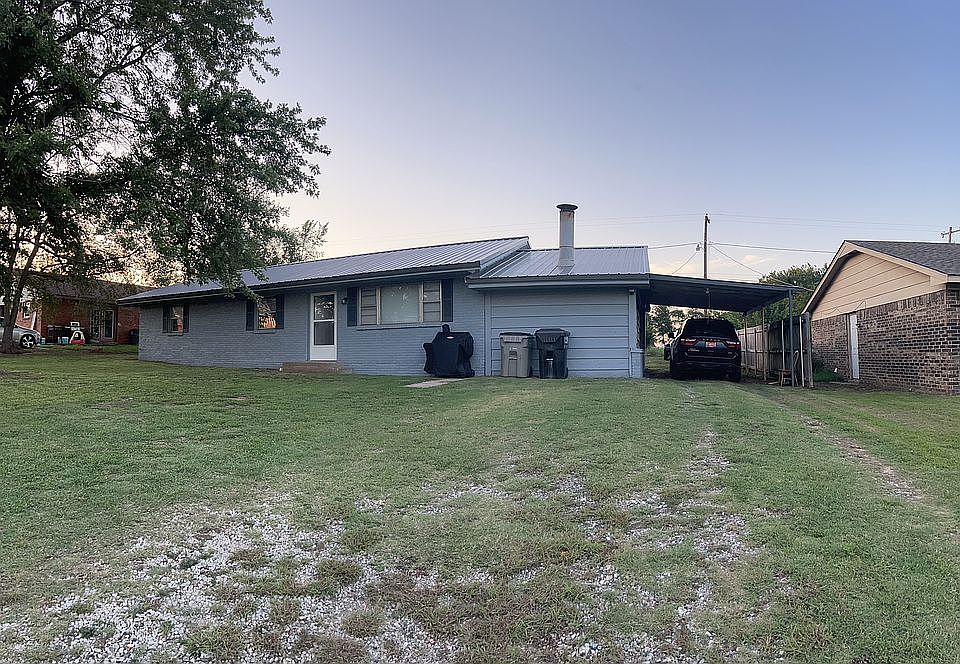 1st image of 310 E Wanda Jackson Blvd