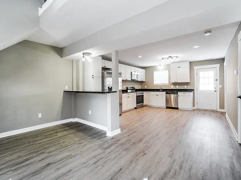 4902 Dickens Dr — Photo 6