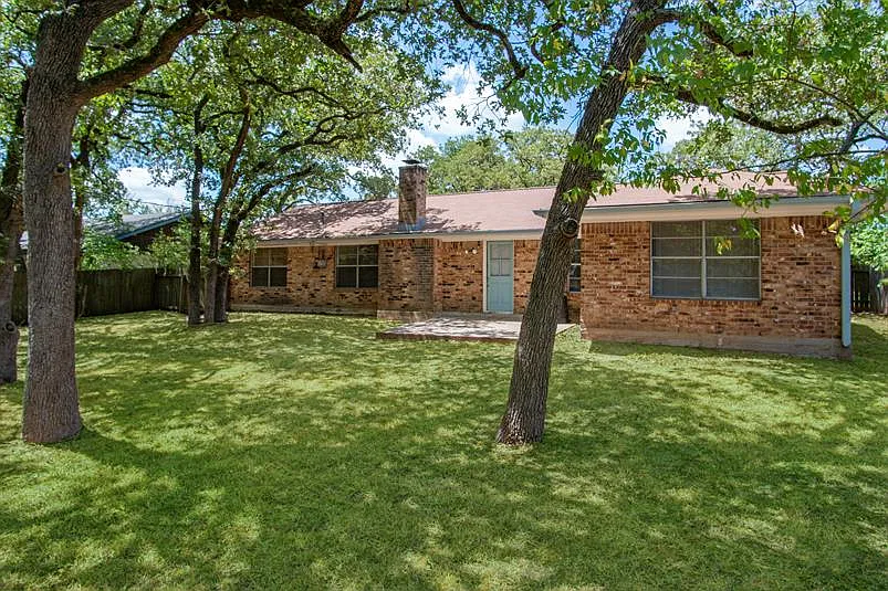 2011 Angelina — Photo 4