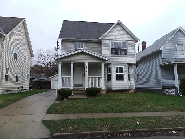 2200 E 95th St photo 1