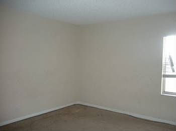 3rd image of 1702 S Dixie Hwy #18