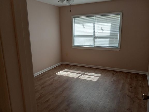 4th image of 703 Putnam Dr APT 8