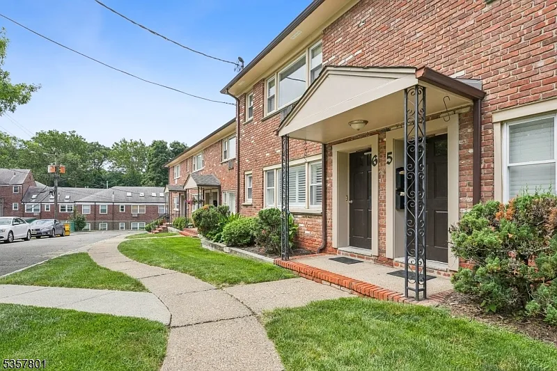 1 bed, 1.0 bath, $1,975 — Photo 3