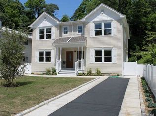 70 Ashwood Rd #A, Port Washington, NY 11050