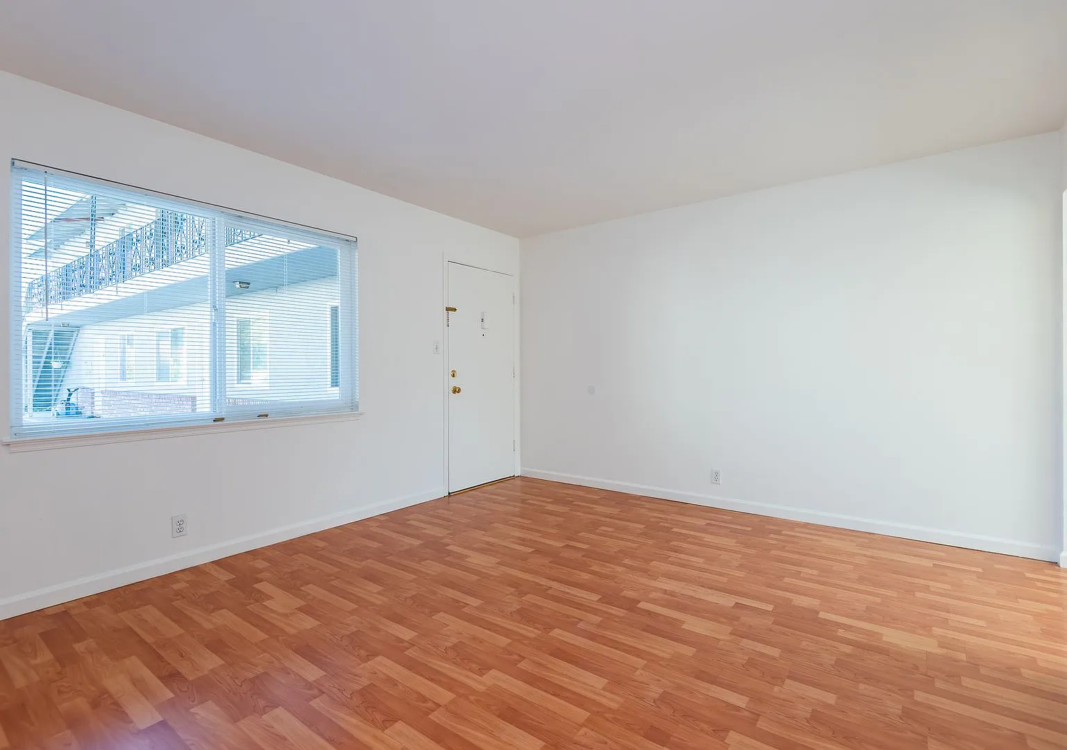 Sutter 2386 — Photo 3