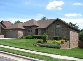 1096 W Pheasant Run St, Springfield, MO 65810