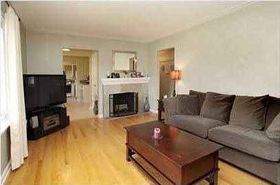 3rd image of 1760 Lotus Ave SE
