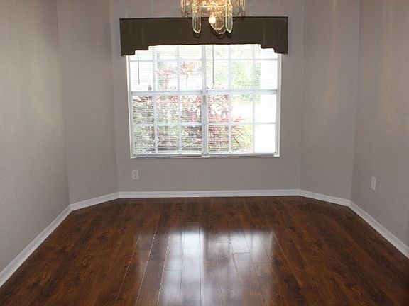 4th image of 4012 Thackery Way