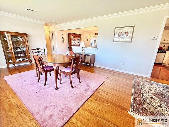 3rd image of 5 Holmes Rd