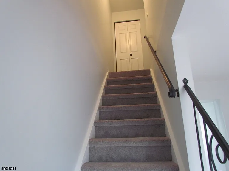 112 S 12th Ave — Photo 7