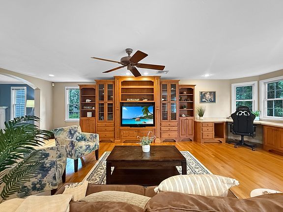 5th image of 5 Swan Cir