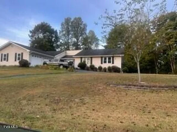 3171 Longview Dr, Saint Paul, VA 24283