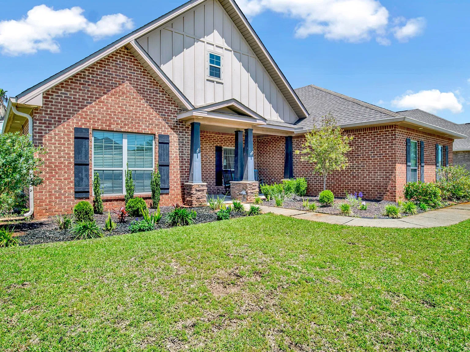 4 bed, 2704 sqft, $3,000 — Photo 2
