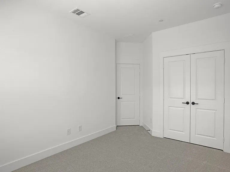 2553 Huxley Mews — Photo 17