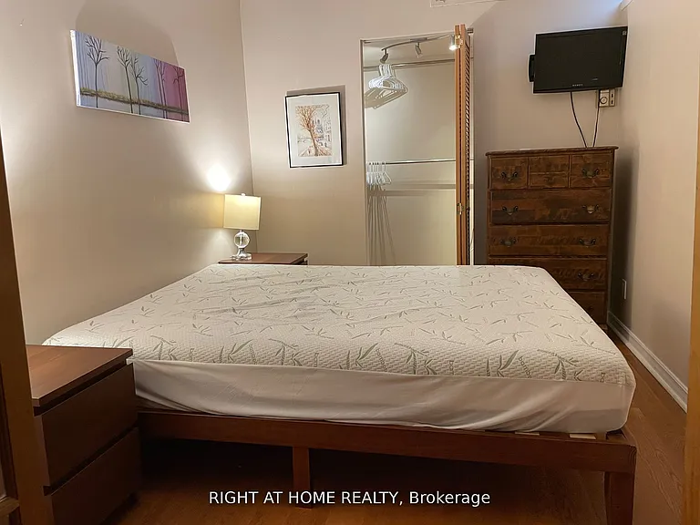 65 Harbour Sq #1907 — Photo 12