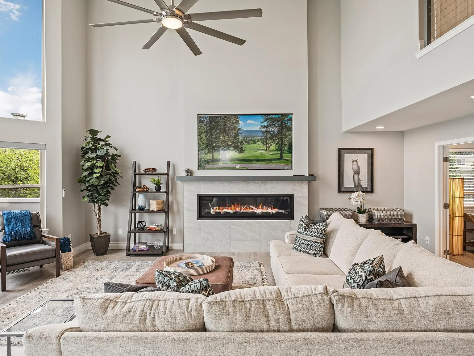 6 bed, 5.5 bath, 5037 sqft, $6,000 — Photo 2