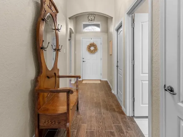 915 E Highway St, Fredericksburg, TX 78624