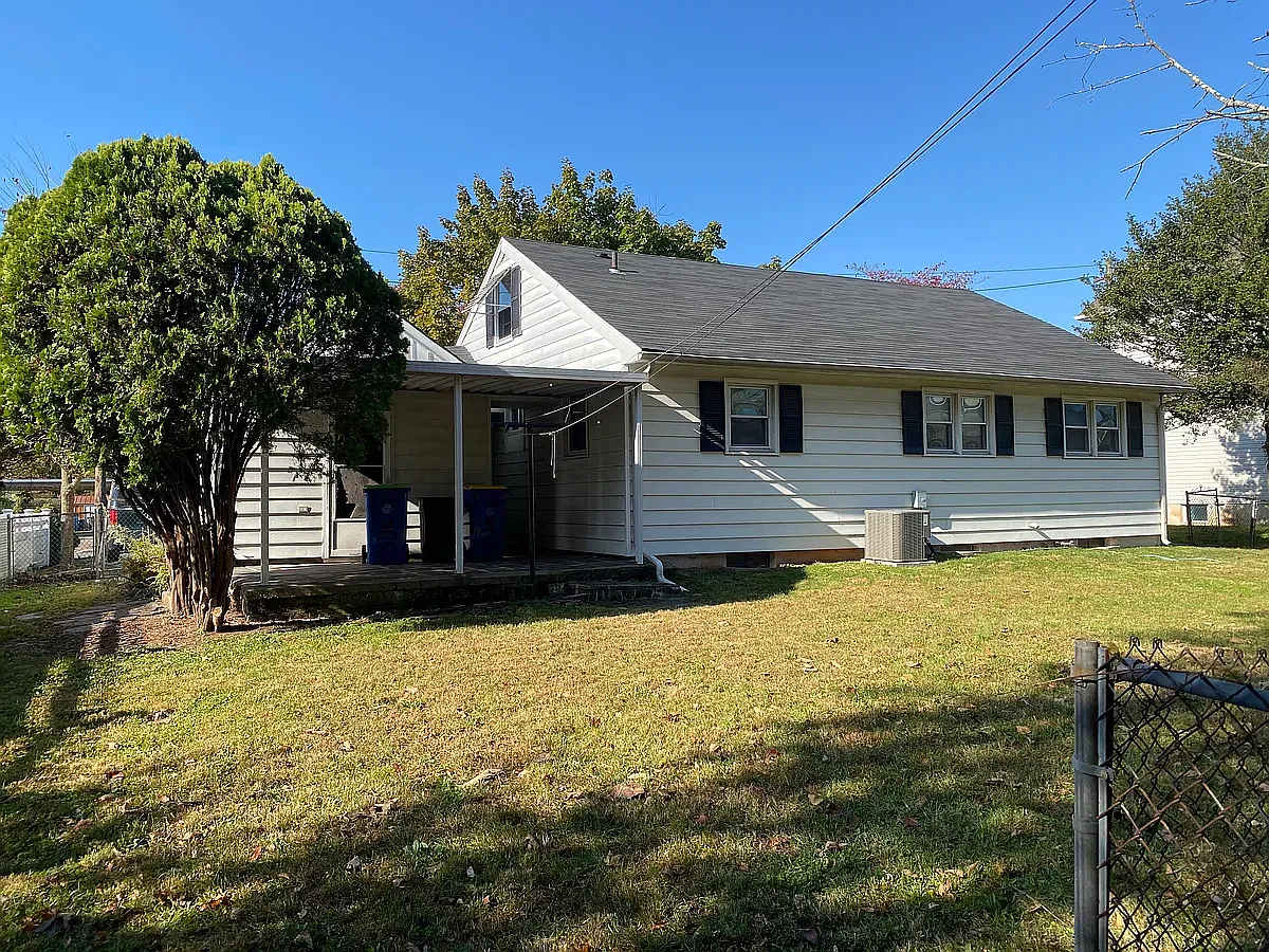 3 bed, 1060 sqft, $3,500 — Photo 2