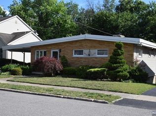 85 Terrace Ave, Rochelle Park, NJ 07662