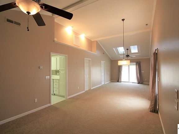 4th image of 61 Osage Dr
