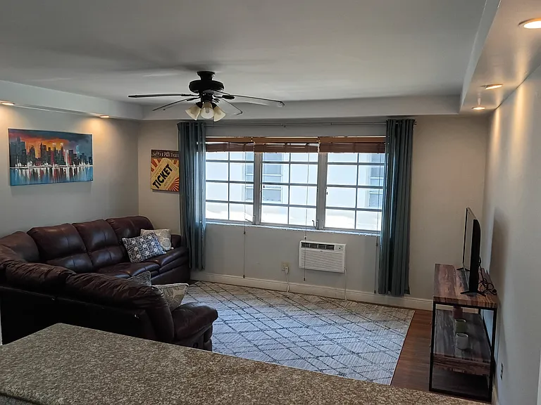 1616 Michigan Ave #4 — Photo 3