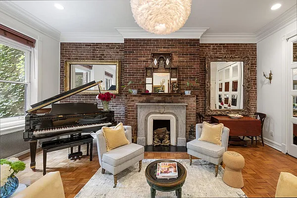 Sold by Ann Ferguson, LLC | media 1